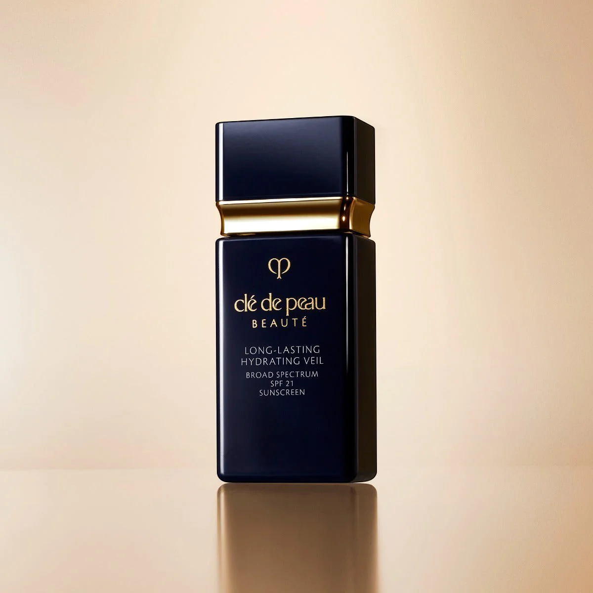 Long-Lasting Hydrating Veil Broad Spectrum SPF 21 Sunscreen - Image 3