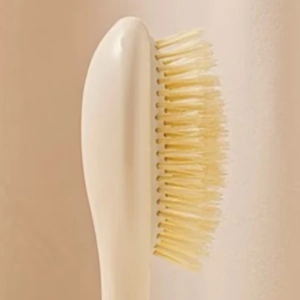 N.06 My First Brush - Creamy White - Image 3