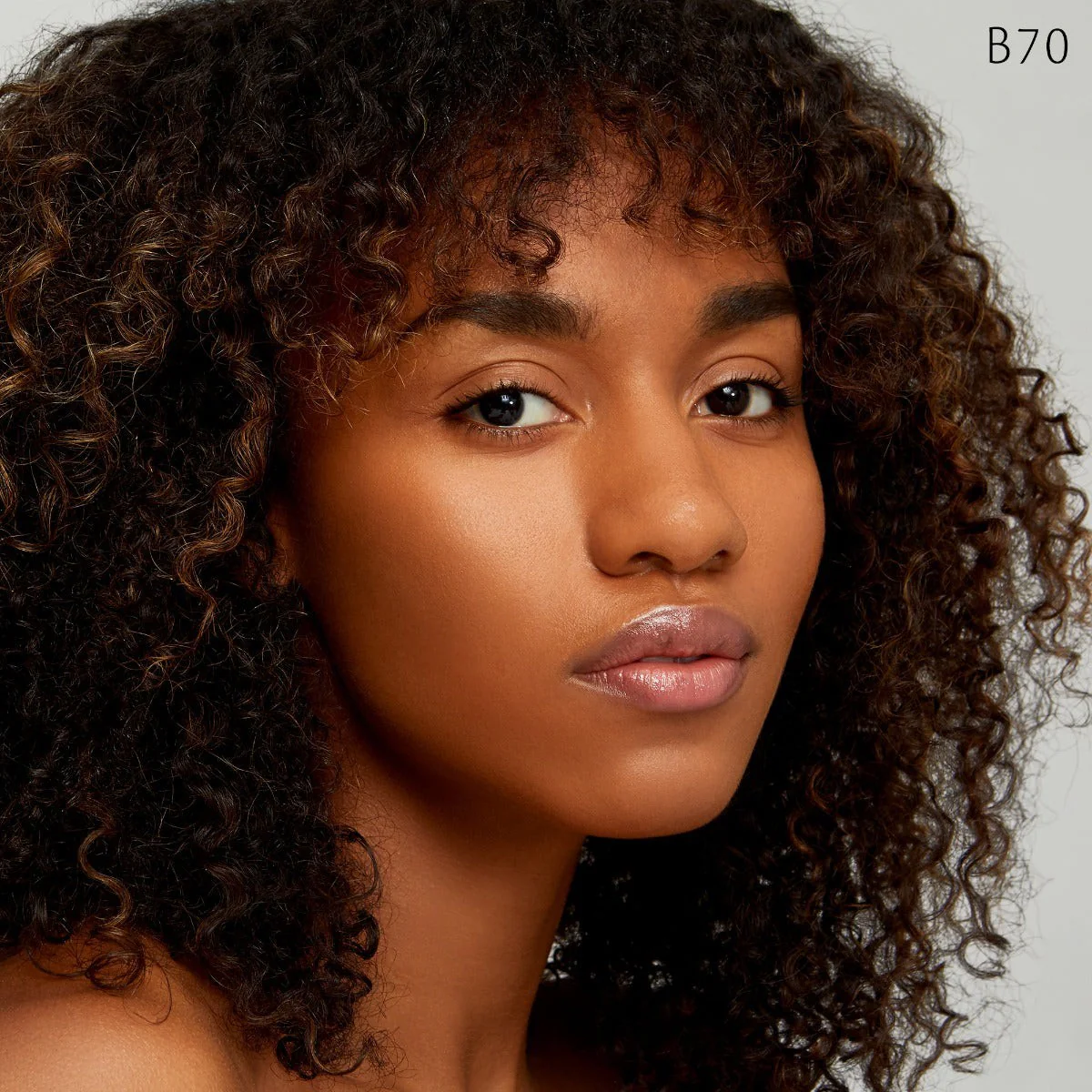 Radiant Fluid Foundation Natural Broad Spectrum SPF 25 Sunscreen - Image 67