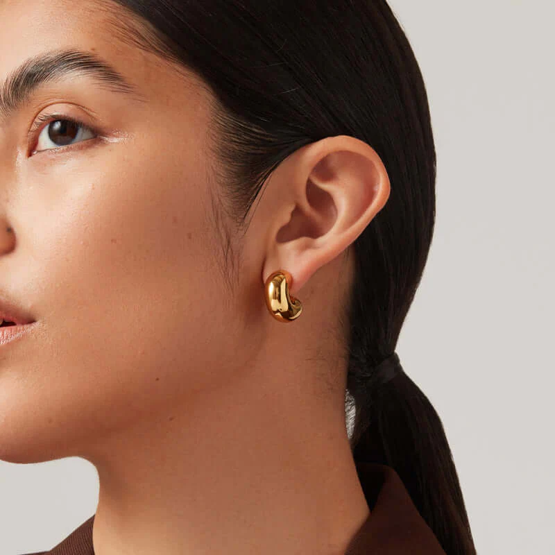 Tome Hoops Medium Earrings- Gold - Image 2